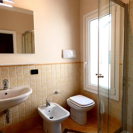 Sunrise House Desenzano Apartament *